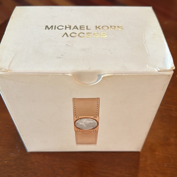 NIB Michael Kors Watch Hunger Stop Activity Tracker - Picture 9 of 12